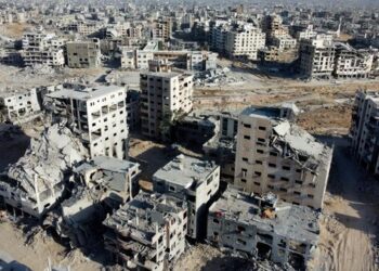 Gambar yang diambil dari udara setelah pasukan Israel ditarik mundur menunjukkan kehancuran di Kota Gaza, kota terbesar di Jalur Gaza (REUTERS/Dawoud Abu Alkas)