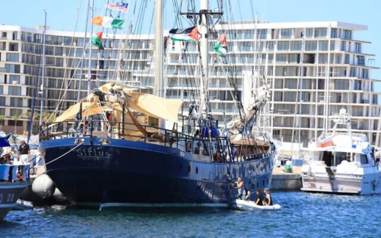 “Misi Kemanusiaan ke Gaza: Kapal Global Sumud Flotilla Kembali Berlayar Meski Dihadang Serangan Drone”